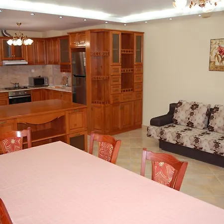 Mutafova House * Treavna