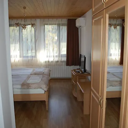 Mutafova House Pensiune